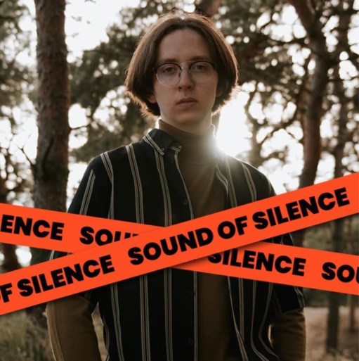 Waarom op sociale media zoveel oranje kruisen met ‘Sound of silence’ te zien zijn