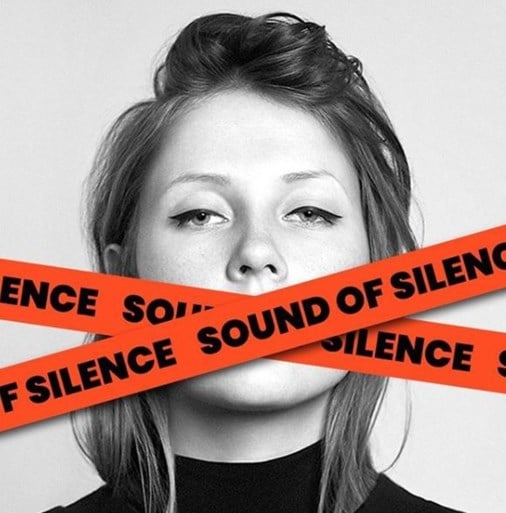 Waarom op sociale media zoveel oranje kruisen met ‘Sound of silence’ te zien zijn