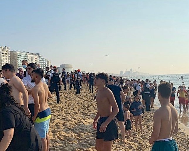 Tumult op strand Oostende, politie massaal ter plaatse
