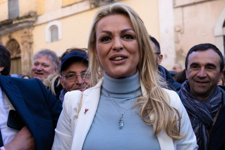 Silvio Berlusconi heeft weer een nieuwe, 50 jaar jongere vriendin te pakken