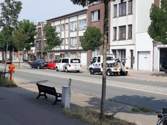 ‘Sportieve’ bestuurder ramt geparkeerde auto op Diksmuidelaan