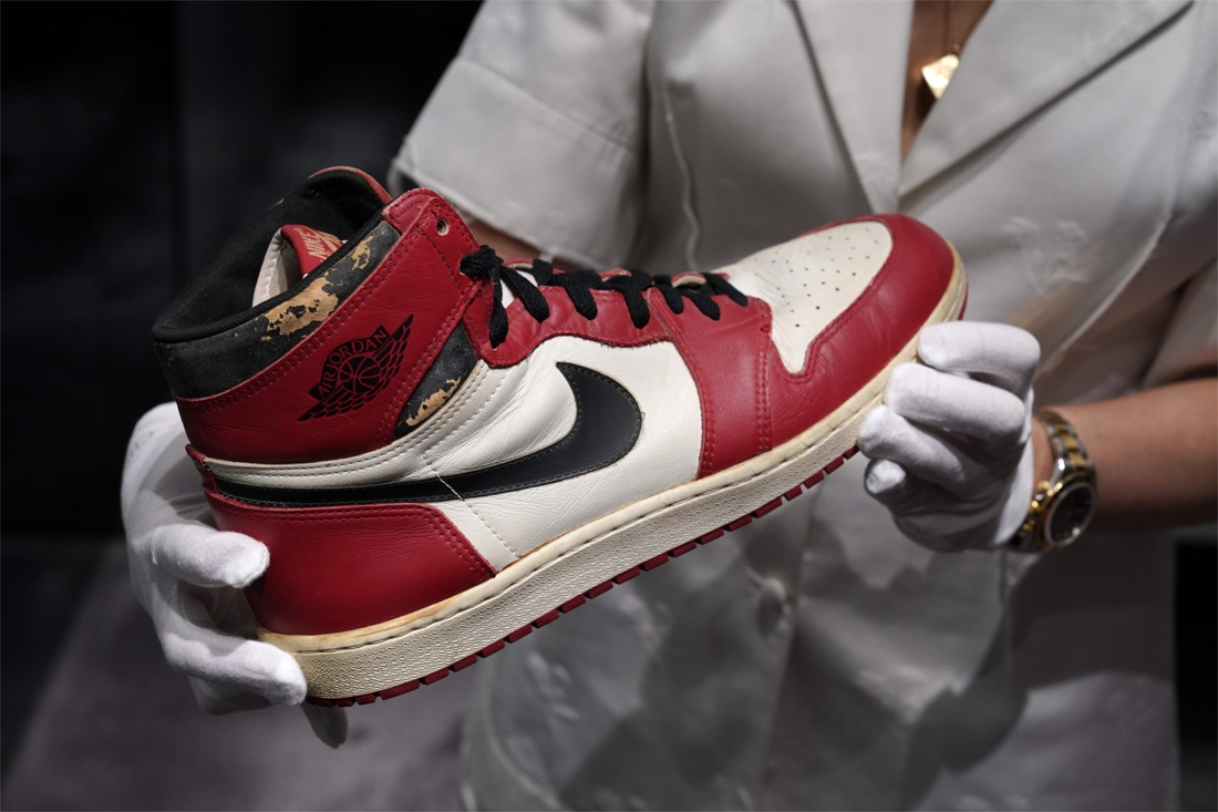 Opvallend: meer dan half miljoen euro voor schoenen met glasscherf van NBA-legende Michael Jordan 