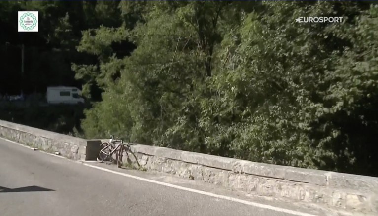 Drama voor Remco Evenepoel in Ronde van Lombardije: bekkenbreuk na val in ravijn, seizoen is voorbij