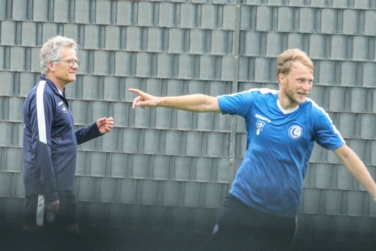 Geen tijd te verliezen: Laszlo Bölöni leidt de training al bij AA Gent