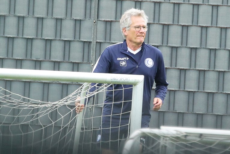 Geen tijd te verliezen: Laszlo Bölöni leidt de training al bij AA Gent