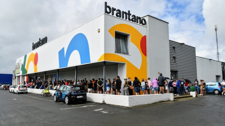  Enorme drukte aan alle Brantano-winkels door uitverkoop