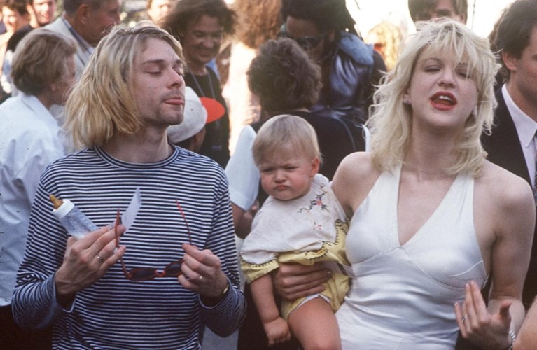 Dochter van Nirvana-frontman Kurt Cobain getuigt hoe ze de erfenis van haar vader verbraste