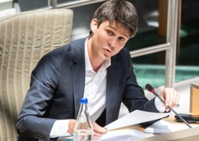 Minister Dalle trekt aan de alarmbel na uit de hand gelopen YouTube-vete en pleit voor gedragscode