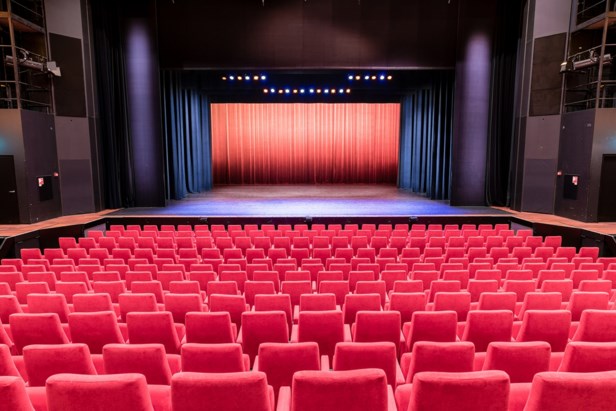Kruisboog En Manege Met Honderd Stoelen Per Zaal Tienen Het Nieuwsblad Mobile