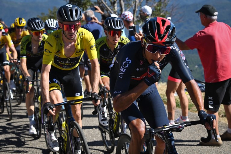 Ineos nam verrassend het peloton op sleeptouw, tot het te snel ging voor Bernal: Dumoulin vond het “prima”