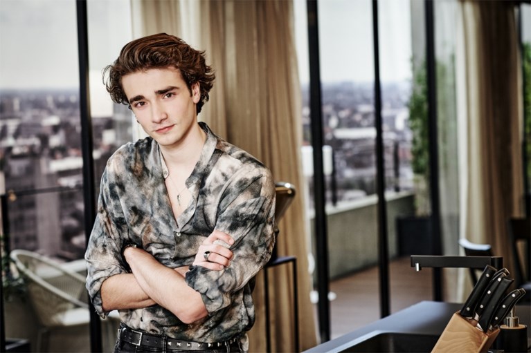 Boybandzanger wordt buitenechtelijke zoon van Kürt Rogiers in ‘Familie’