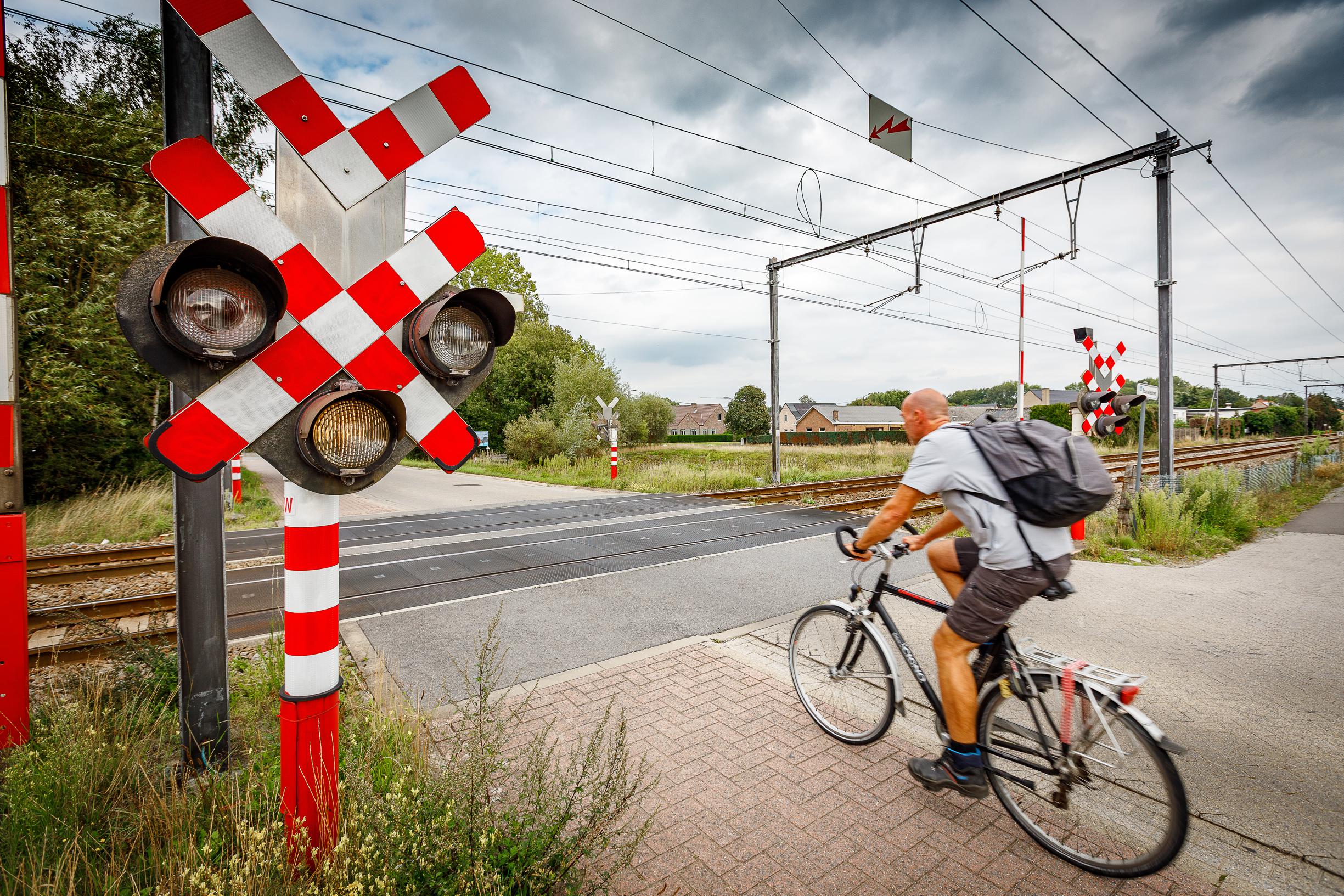 Infrabel gaat voor brug in Lostraat, maar overweg in Peremansheidestraat  zou dan wel geschrapt worden (Heist-op-den-Berg) | Het Nieuwsblad Mobile