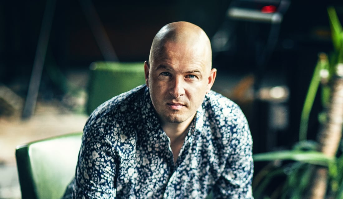 Stan Van Samang stuurt deurwaarders naar Google, Facebook en ‘t Scheldt om verspreiding van naaktfoto’s tegen te gaan
