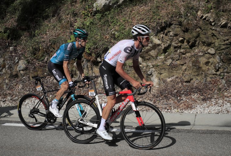 Uitslag etappe 16 Tour de France. Duits talent Lennard Kämna wint in Villard-de-Lans, Pogacar kietelt (tevergeefs) leider Roglic