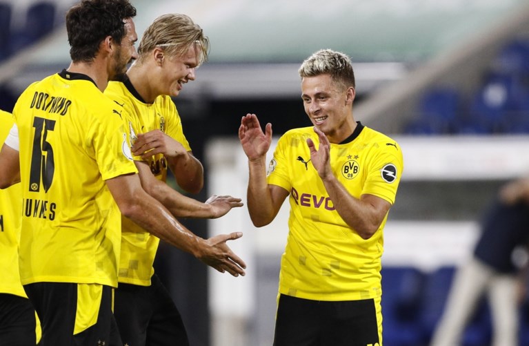 Thorgan Hazard scoort in debuutmatch voor Meunier bij Dortmund