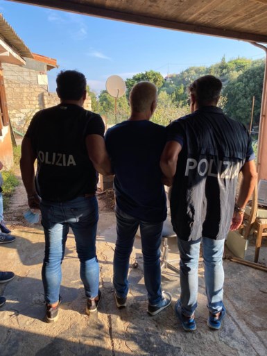 Zeven keer gevluchte Italiaanse moordenaar opgepakt in schaapskooi