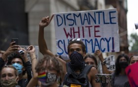 Na massale protesten tegen politiegeweld: wetenschappelijk rapport wijst op zeer grove misstanden Amerikaanse politie en justitie