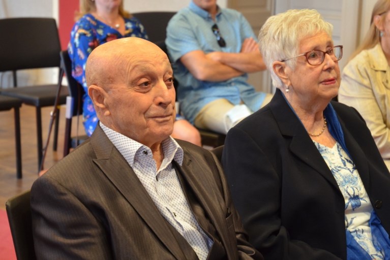 Oud-voetballer Albert (92) viert briljant met echtgenote Denise (85)