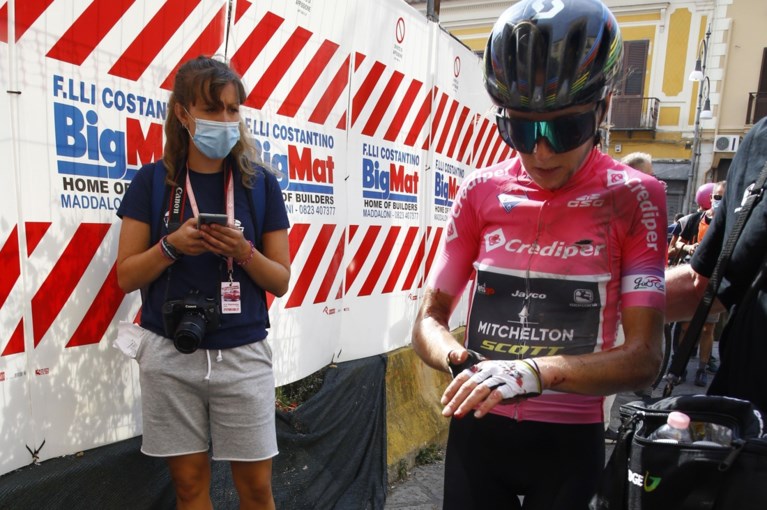 Annemiek van Vleuten ziet na “stomme val” Giro-zege en nieuwe WK-triomf in rook opgaan: “<I>Supershit</I>”