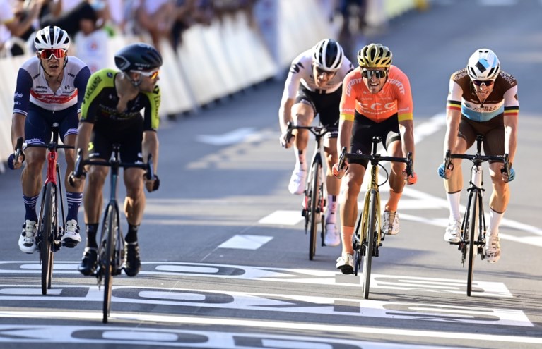 Oliver Naesen erg gefrustreerd door tactiek van winnaar Kragh Andersen: “Moest iedereen zo koersen, dan rijden we elke dag gemiddeld 29km/u”