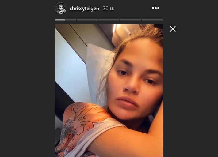 Model Chrissy Teigen verklapt per ongeluk geslacht van derde kindje