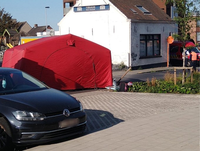 12-jarig meisje gegrepen op fiets door vrachtwagen: slachtoffer overleden