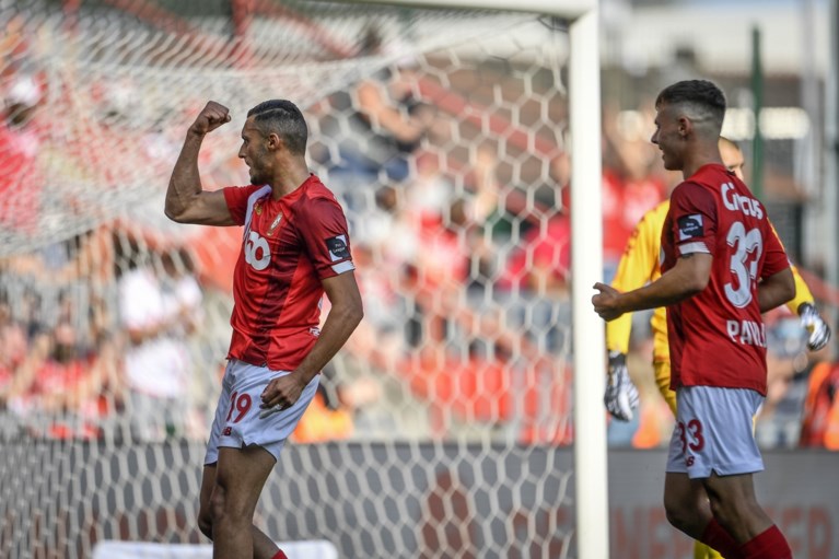 Jeugdig Standard maakt het zichzelf nog lastig, maar is maatje te groot voor KV Kortrijk en springt naar tweede plek