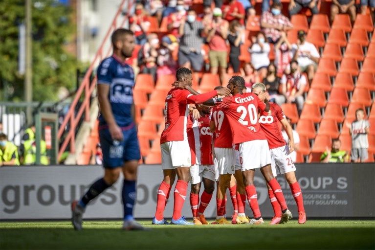 Jeugdig Standard maakt het zichzelf nog lastig, maar is maatje te groot voor KV Kortrijk en springt naar tweede plek