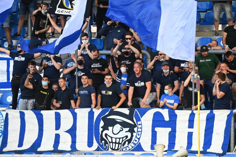 Harde kern van KRC Genk onder vuur wegens gebrek aan mondmaskers: “Gooi ze het stadion uit”