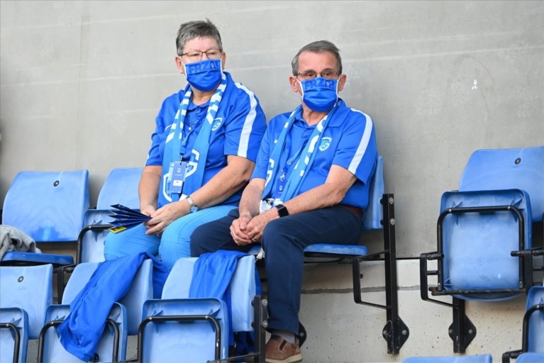 Harde kern van KRC Genk onder vuur wegens gebrek aan mondmaskers: “Gooi ze het stadion uit”