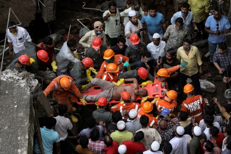 Tien doden door ingestort gebouw in India