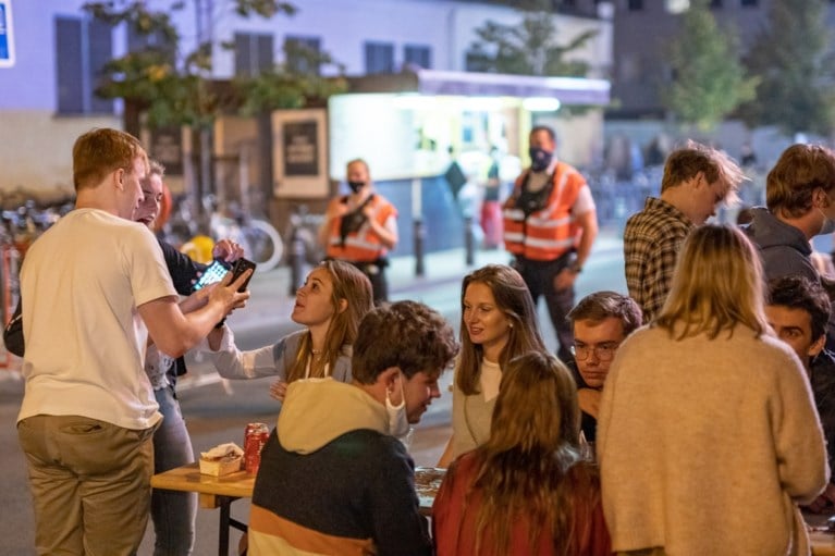 FOTO. Hoe ging het er eigenlijk aan toe in de Overpoort maandagavond?