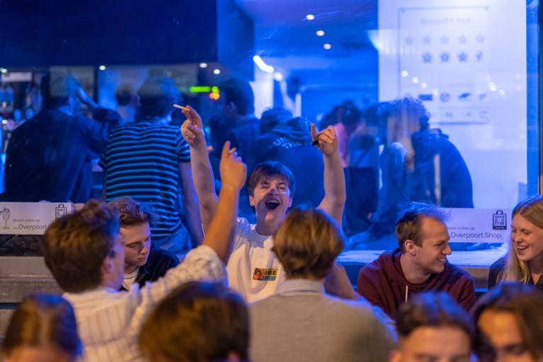 FOTO. Hoe ging het er eigenlijk aan toe in de Overpoort maandagavond?