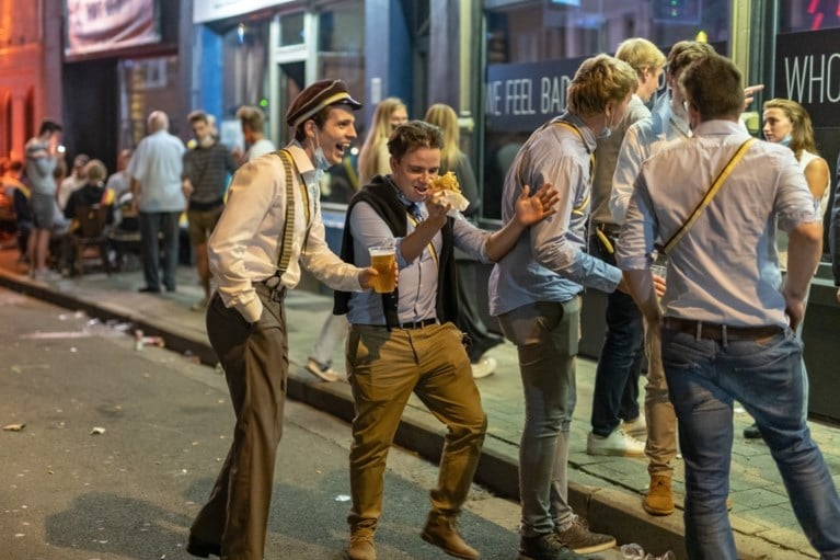 FOTO. Hoe ging het er eigenlijk aan toe in de Overpoort maandagavond?