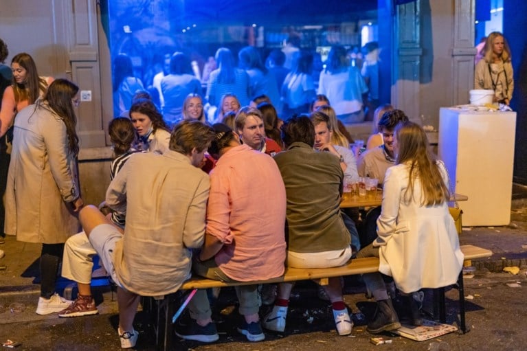 FOTO. Hoe ging het er eigenlijk aan toe in de Overpoort maandagavond?