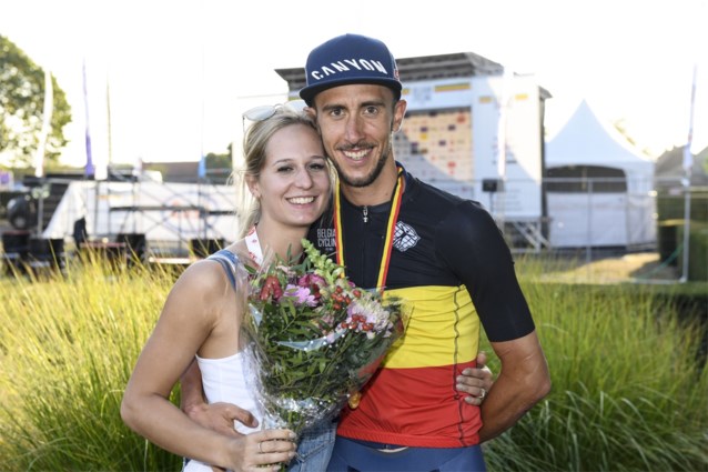 Vriendin Noortje trots op haar vriend en Belgisch kampioen De Bondt: "Dries was rustig, hij wist ...