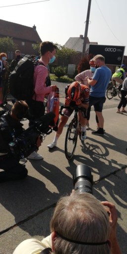 Topfavoriete Lotte Kopecky klopt Jolien D’hoore na een millimetersprint op het BK wielrennen voor vrouwen