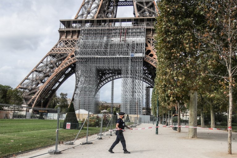 Eiffeltoren in Parijs ontruimd vanwege een bomalarm: opnieuw open
