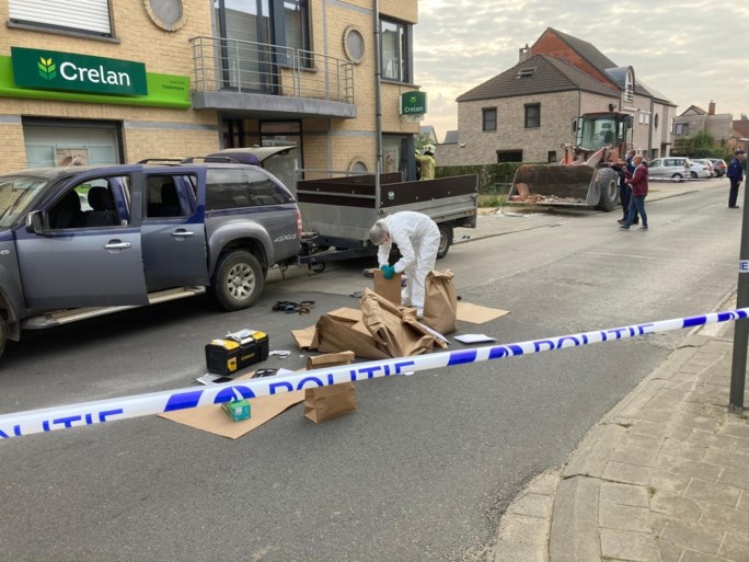 Overvallers rijden bank binnen met bulldozer: “Minutenlang op gebouw ingebeukt”