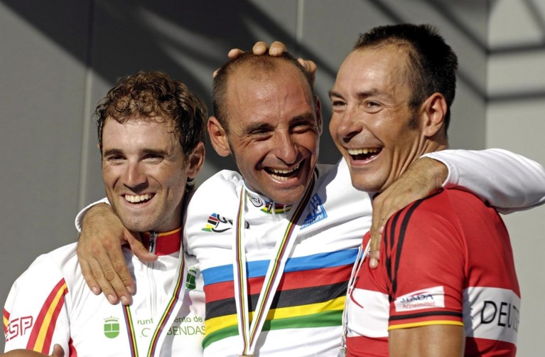 Paolo Bettini zet Van Aert als één van twee topfavorieten, maar begrijpt WK-beslissing Van der Poel niet: “Grote fout”