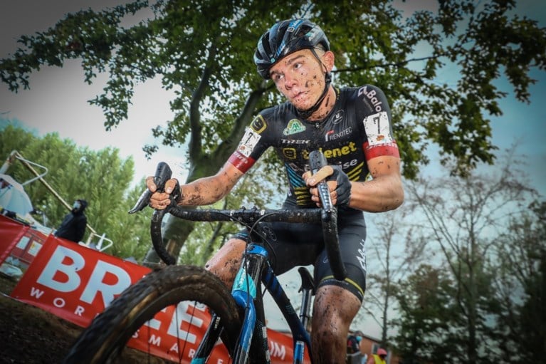 Eli Iserbyt demonstreert tijdens Rapencross in Lokeren, Thibau Nys rijdt prima eerste wedstrijd bij profs