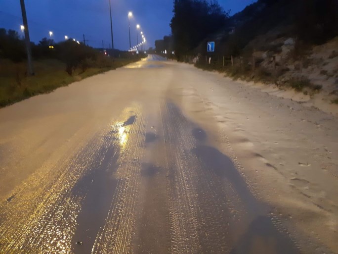 Storm Odette gaat tekeer: arbeider zwaargewond na instorten muur, brandweerman komt onder boom terecht, strandcabines vliegen in het rond