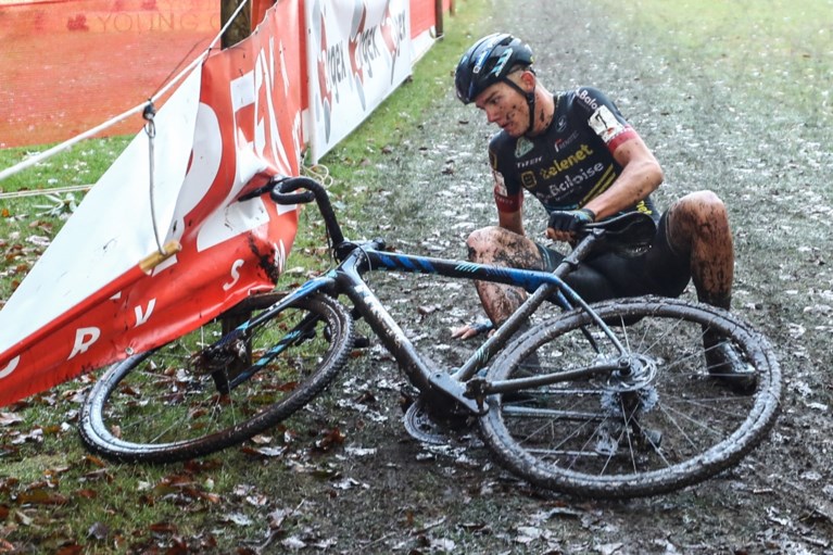 Eli Iserbyt demonstreert tijdens Rapencross in Lokeren, Thibau Nys rijdt prima eerste wedstrijd bij profs