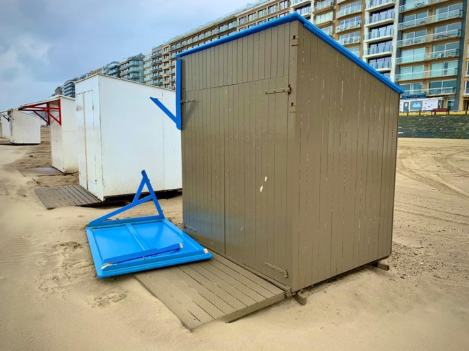 Storm Odette gaat tekeer: arbeider zwaargewond na instorten muur, brandweerman komt onder boom terecht, strandcabines vliegen in het rond