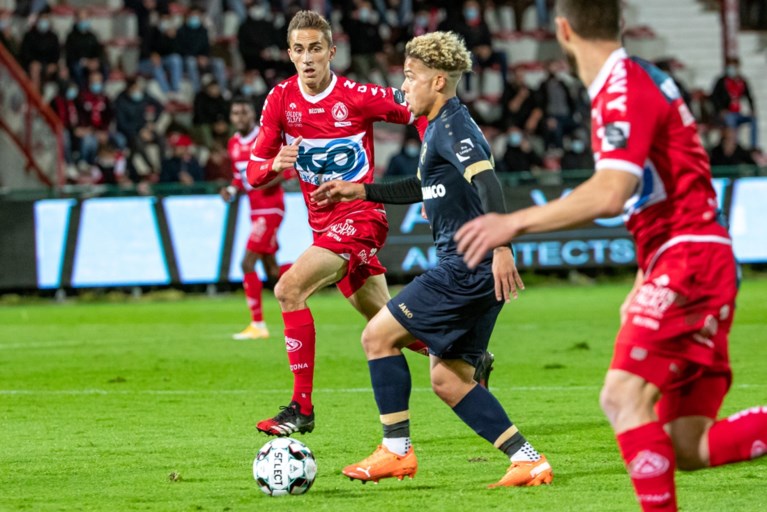 Invaller Refaelov bezorgt Leko goeie nachtrust: Antwerp klopt Kortrijk ondanks zwakke eerste helft