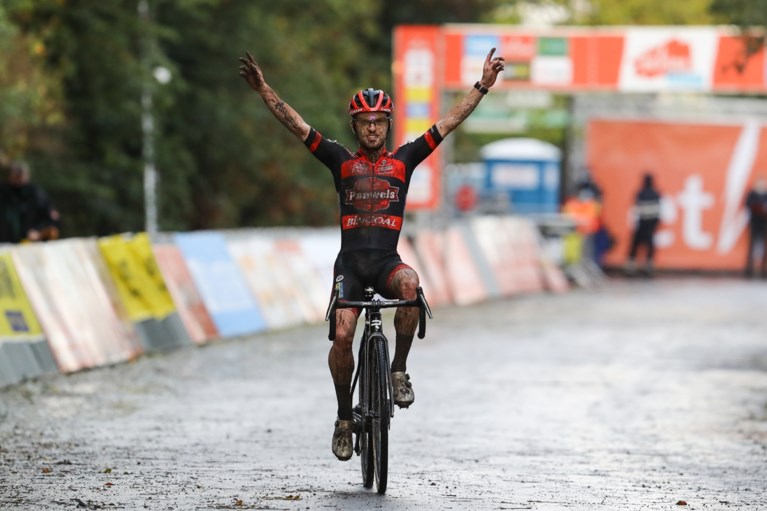 Eli Iserbyt demonstreert tijdens Rapencross in Lokeren, Thibau Nys rijdt prima eerste wedstrijd bij profs