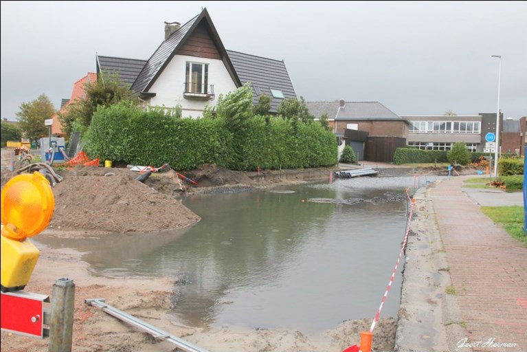 Odette veroorzaakt wateroverlast langs N70: fietspaden en parking staan blank