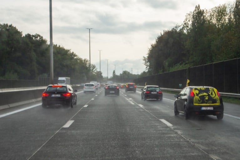 Vlaams Belang organiseert ‘protestrit’ tegen Vivaldi-regering: 5.000 auto’s verzamelen in Brussel