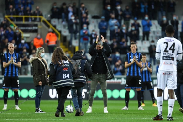 Cercle-keeper Miguel Van Damme krijgt staande ovatie van publiek Club Brugge na leukemie-diagnose