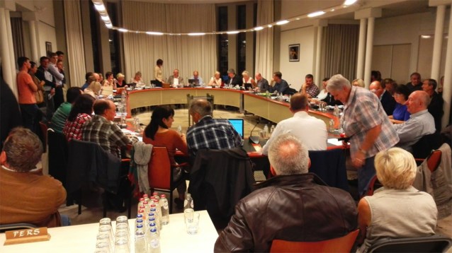 Gemeenteraad vergadert weer in den lijve